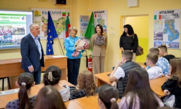 Флашмоб инициативата „Младежкият глас на Плевен” обедини десетки младежи, артисти и обществени личности 2 mladezhkiat glas na pleven 2