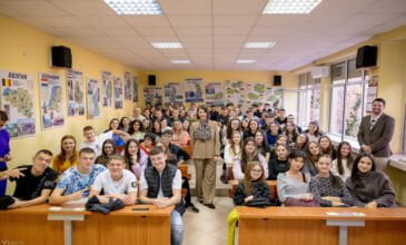 Флашмоб инициативата „Младежкият глас на Плевен” обедини десетки младежи, артисти и обществени личности 3 mladezhkiat glas na pleven 3