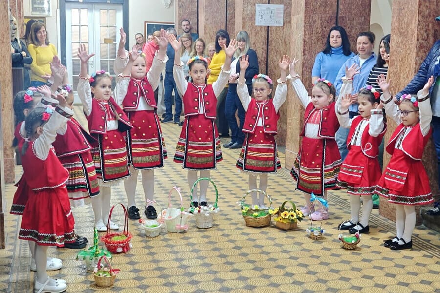 Лазарки от ДГ „Слънце" - Плевен в Община Плевен, април 2026 г.
